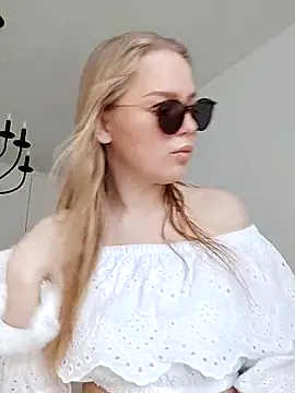 LittleForestELF2 online show from 25, 3, 2026