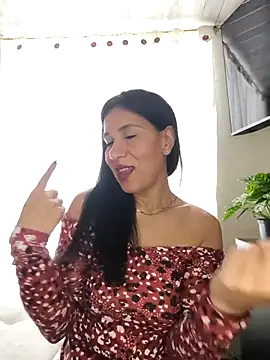 Snapshot of Camillemonroe_ chatting on 7, 5, 2026 Camillemonroe online show from 7, 5, 2026