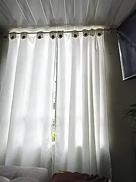 Snapshot of Camillemonroe_ chatting on 19, 5, 2026 Camillemonroe online show from 19, 5, 2026