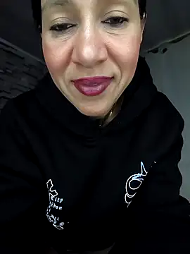 Snapshot of Camillemonroe_ chatting on 9, 5, 2026 Camillemonroe online show from 9, 5, 2026