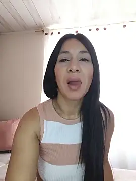 Snapshot of Camillemonroe_ chatting on 15, 5, 2026 Camillemonroe online show from 15, 5, 2026