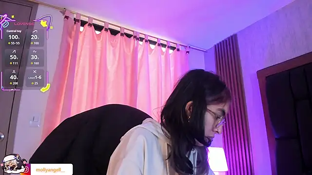 Molly A online show from 17, 6, 2026