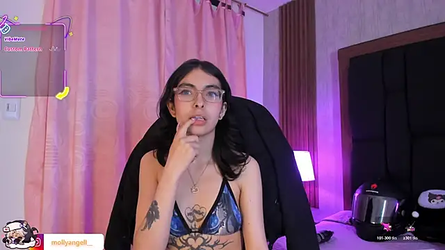 Molly A online show from 16, 4, 2026