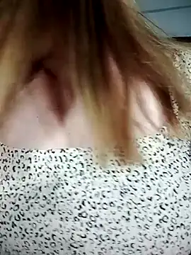 Snapshot of jennyyhottt chatting on 7, 5, 2026 jennyyhottt online show from 7, 5, 2026