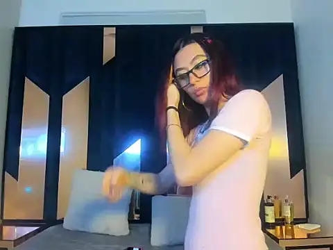 Snapshot of QueenRousee chatting on 13, 3, 2026 QueenRousee online show from 13, 3, 2026