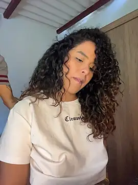 Twoshotsparty420 online show from 21, 4, 2026