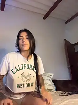 Twoshotsparty420 online show from 13, 4, 2026