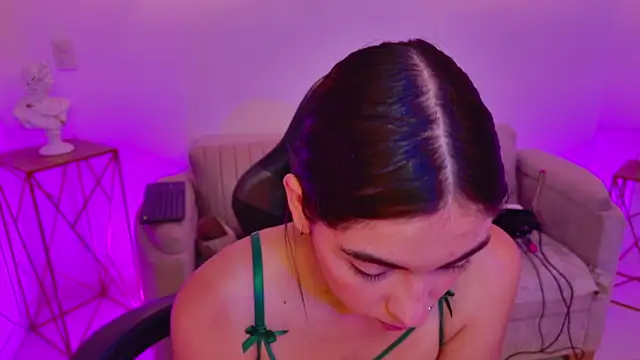 Snapshot of Gia_Capri chatting on 23, 4, 2026 Gia Capri online show from 23, 4, 2026