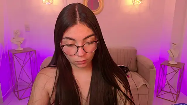 Snapshot of Gia_Capri chatting on 5, 4, 2026 Gia Capri online show from 5, 4, 2026