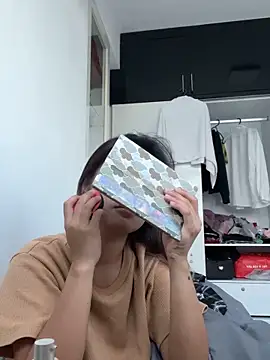 velvetveloura online show from 13, 3, 2026