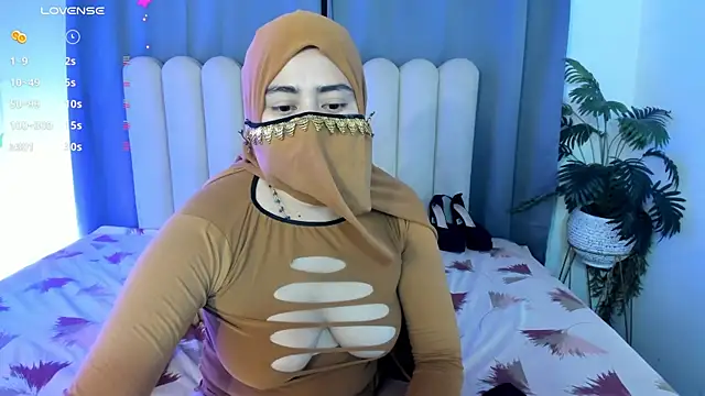 Snapshot of bahiya_aziz chatting on 20, 5, 2026 bahiya aziz online show from 20, 5, 2026