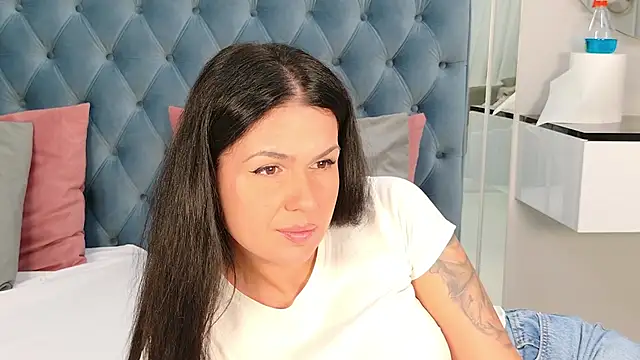 Snapshot of AnneRey chatting on 8, 5, 2026 AnneRey online show from 8, 5, 2026