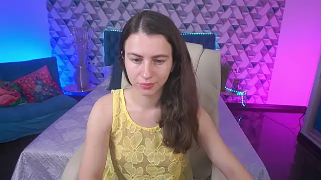 LittleJulii online show from 2, 6, 2026