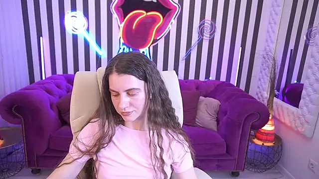 LittleJulii online show from 30, 4, 2026