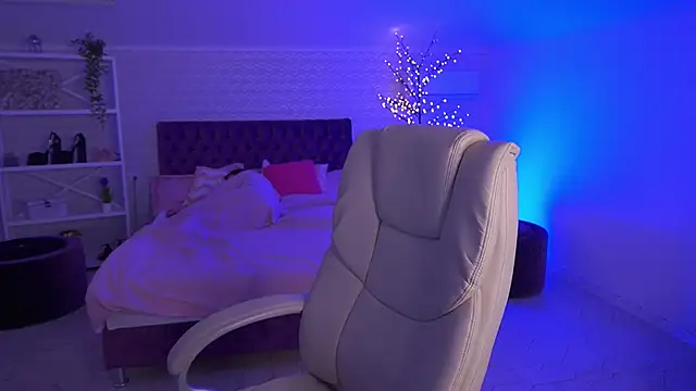 LittleJulii online show from 3, 6, 2026