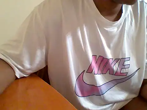 Snapshot of melaninebony2 chatting on 2, 4, 2026 melaninebony2 online show from 2, 4, 2026