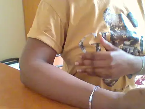 Snapshot of melaninebony2 chatting on 21, 3, 2026 melaninebony2 online show from 21, 3, 2026
