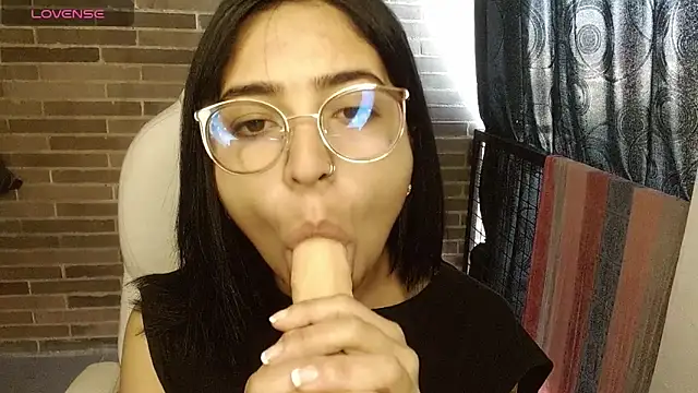 sweet-little online show from 22, 4, 2026