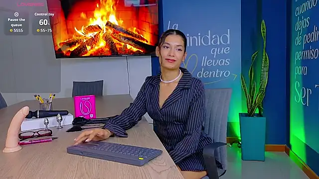 EmmaCollins01 online show from 8, 4, 2026