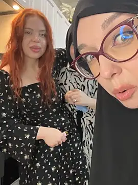 Snapshot of RedheadQueen_ chatting on 19, 4, 2026 RedheadQueen online show from 19, 4, 2026