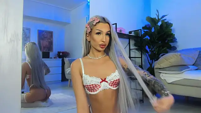 Snapshot of ArianaXO_ chatting on 7, 5, 2026 ArianaXO online show from 7, 5, 2026