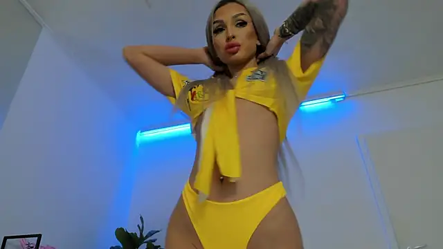 Snapshot of ArianaXO_ chatting on 12, 4, 2026 ArianaXO online show from 12, 4, 2026