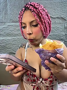 Snapshot of GiaRedd chatting on 13, 7, 2026 GiaRedd online show from 13, 7, 2026
