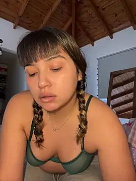 Snapshot of miicbebita chatting on 12, 6, 2026 miicbebita online show from 12, 6, 2026