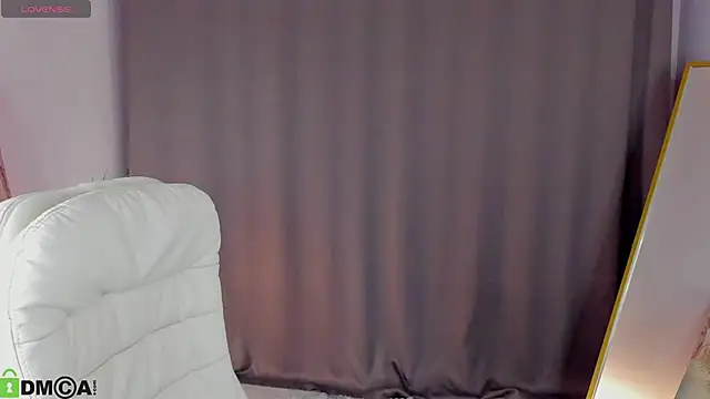 LeticiaRomano online show from 15, 4, 2026