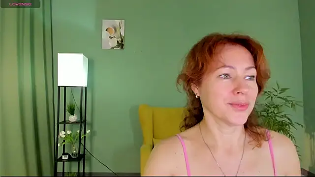 LeticiaRomano online show from 4, 7, 2026