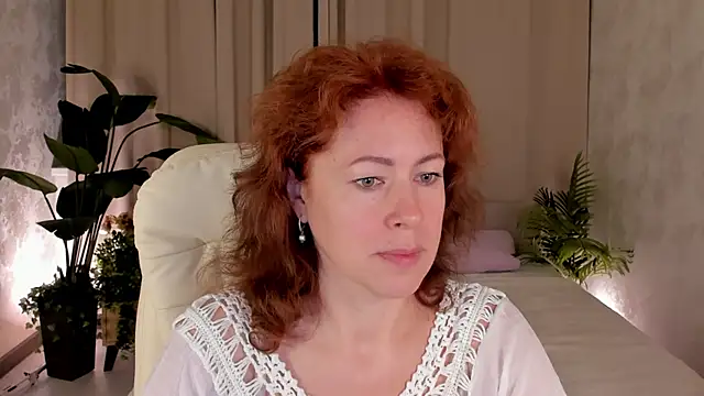 Snapshot of LeticiaRomano chatting on 4, 6, 2026 LeticiaRomano online show from 4, 6, 2026
