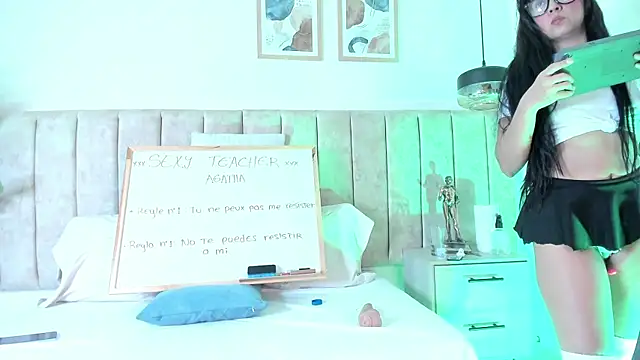 AgathaSavage online show from 11, 4, 2026