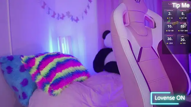 nahomy 2308 online show from 21, 4, 2026