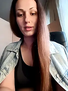 LunaCrystall online show from 4, 4, 2026