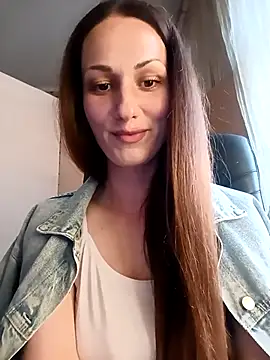 Snapshot of LunaCrystall chatting on 10, 4, 2026 LunaCrystall online show from 10, 4, 2026