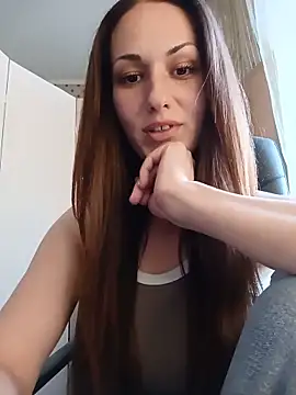 Snapshot of LunaCrystall chatting on 17, 6, 2026 LunaCrystall online show from 17, 6, 2026