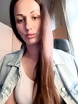 Snapshot of LunaCrystall chatting on 7, 4, 2026 LunaCrystall online show from 7, 4, 2026