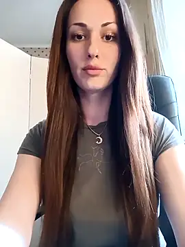Snapshot of LunaCrystall chatting on 4, 5, 2026 LunaCrystall online show from 4, 5, 2026