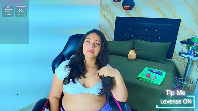 scarlettt  joness online show from 1, 4, 2026