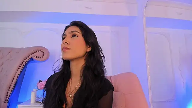 LucianaBlanco  online show from 10, 4, 2026