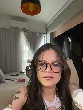 Snapshot of Tallulah_Kinky chatting on 3, 4, 2026 Tallulah Kinky online show from 3, 4, 2026