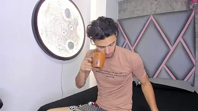 Wolf Kitty online show from 7, 4, 2026