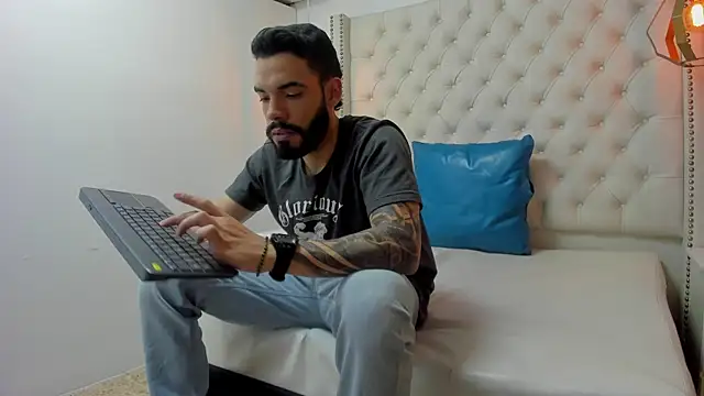 JEAN LEWIS2 online show from 21, 4, 2026