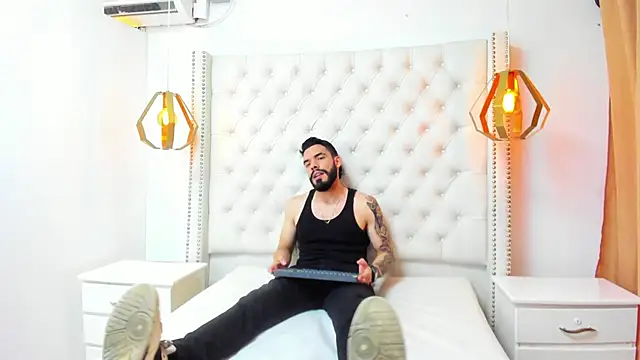 JEAN LEWIS2 online show from 17, 4, 2026