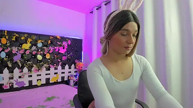 BellaRoge online show from 6, 4, 2026