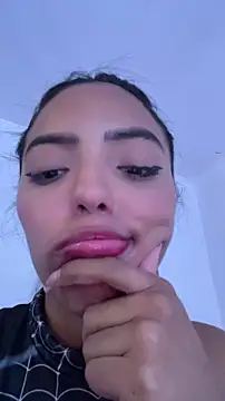 sylphiee  online show from 13, 4, 2026