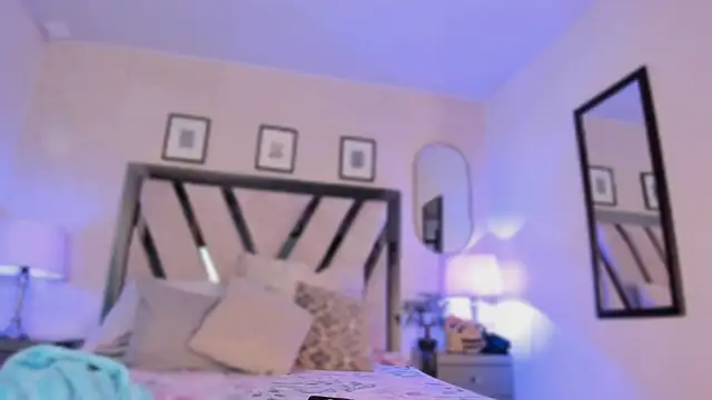 Violettaa Stone online show from 8, 4, 2026