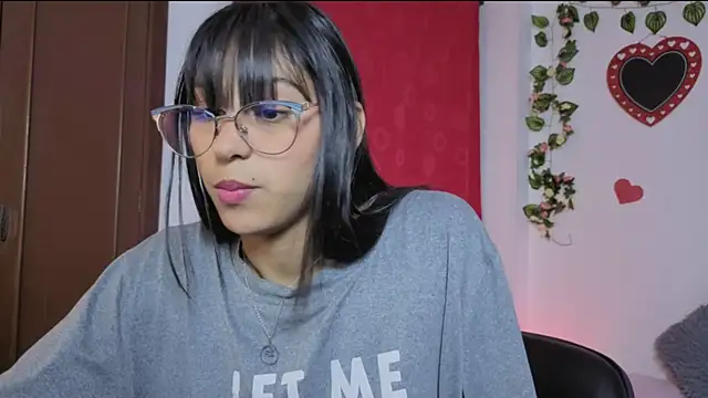Snapshot of PaulaCutexs chatting on 5, 6, 2026 PaulaCutexs online show from 5, 6, 2026