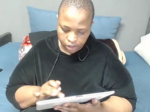 Bustydiva83 online show from 25, 6, 2026