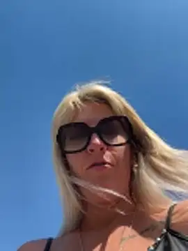 Snapshot of AtomBlondy chatting on 9, 5, 2026 AtomBlondy online show from 9, 5, 2026